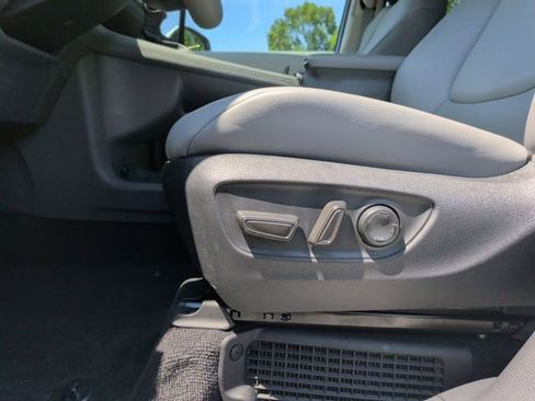 Used 2023 Toyota Sienna XLE FWD image 14