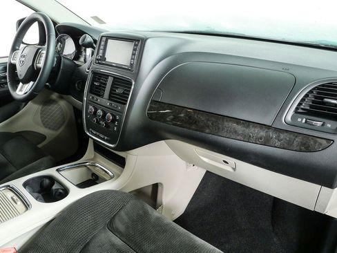 Used 2016 Dodge Grand Caravan SXT w/ UConnect Hands-Free Group FWD image 21