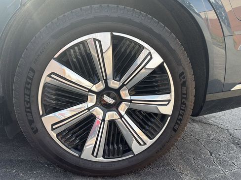 Used 2025 Cadillac Escalade IQ Luxury 2 w/ LPO, Premium Carpet Package image 2