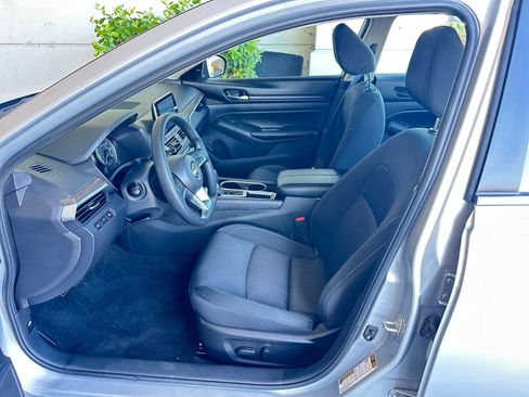 Used 2024 Nissan Altima 2.5 SV image 27