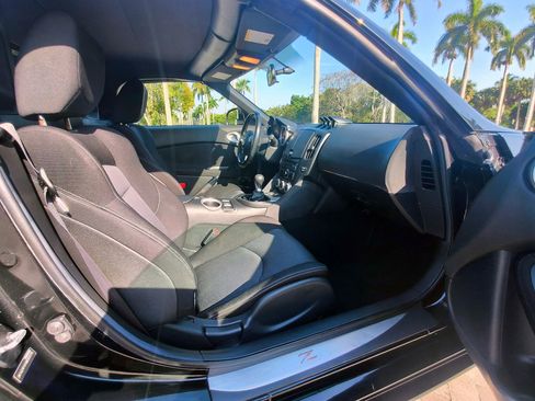 Used 2010 Nissan 370Z Roadster RWD image 15
