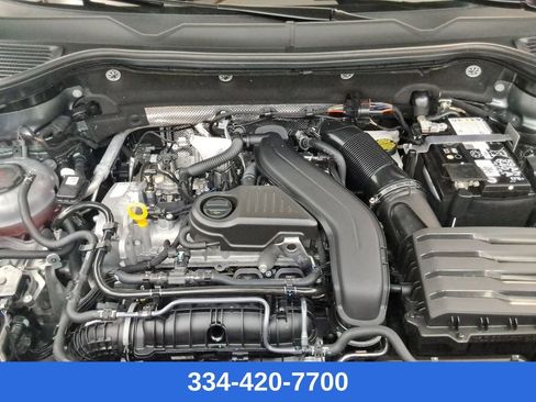 Certified 2025 Volkswagen Taos SE w/ Panoramic Sunroof Package image 31