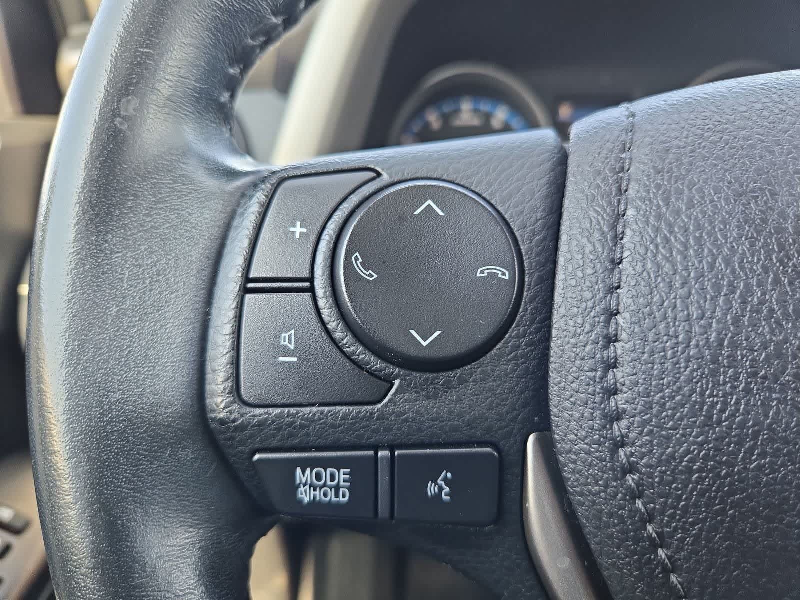 Used 2018 Toyota RAV4 XLE FWD image 24