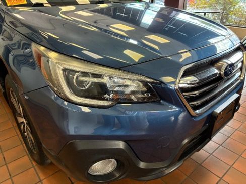 Used 2019 Subaru Outback 2.5i Limited AWD/4WD image 2