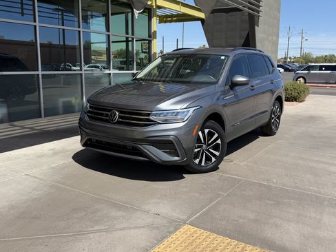 Used 2022 Volkswagen Tiguan S FWD image 2