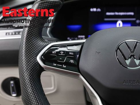 Used 2022 Volkswagen Tiguan SE R-Line image 15