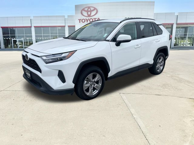 Used 2025 Toyota RAV4 XLE AWD/4WD image 7