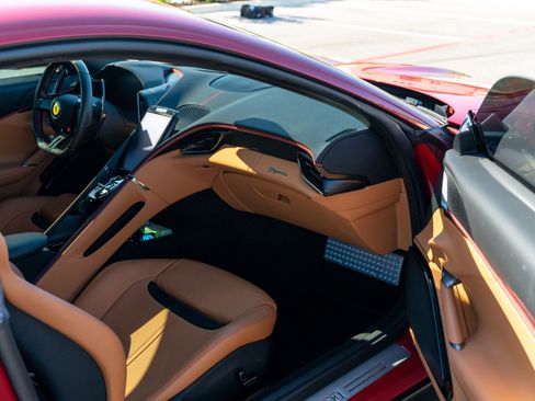 Used 2022 Ferrari Roma RWD image 60