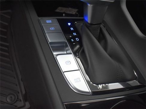 Used 2025 Hyundai Elantra Blue image 17