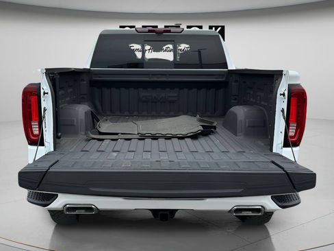 Used 2025 GMC Sierra 1500 AT4 w/ AT4 Premium Package AWD/4WD image 9