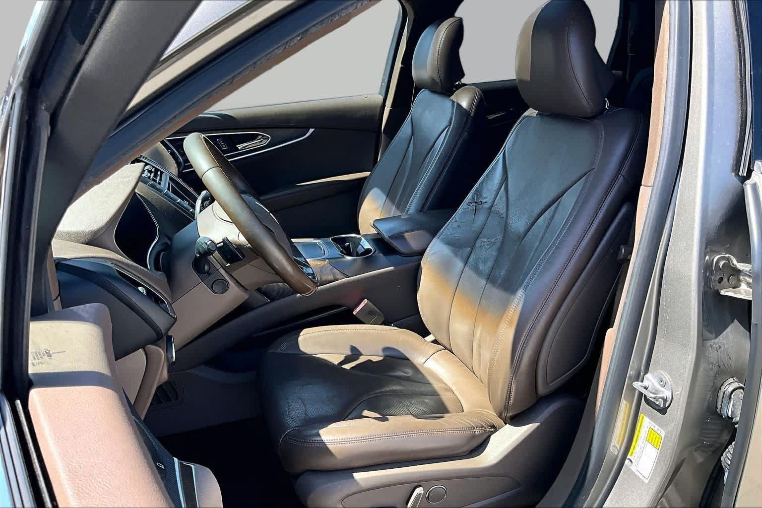 Used 2016 Lincoln MKX Reserve w/ Technology Package FWD image 8