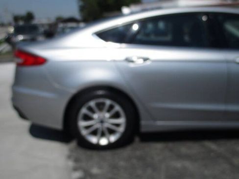 Used 2020 Ford Fusion SE FWD image 5