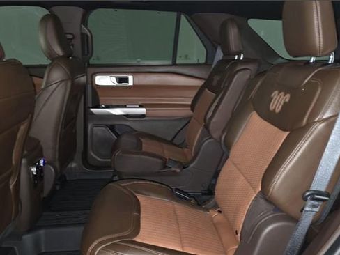 Used 2023 Ford Explorer King Ranch w/ Technology Package image 5
