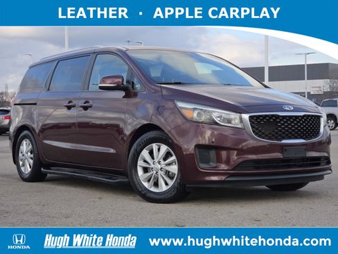 Used 2017 Kia Sedona LX w/ LX Essentials Premium Package image 1