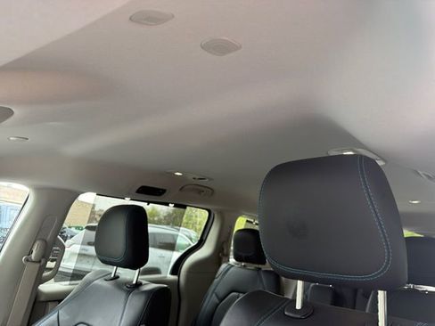 Used 2021 Chrysler Pacifica Touring-L AWD/4WD image 29