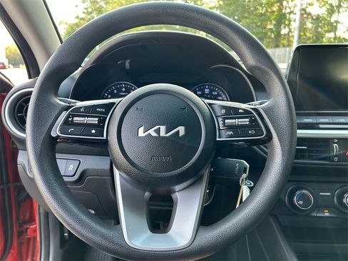 Used 2024 Kia Forte LXS w/ LXS Technology Package image 17