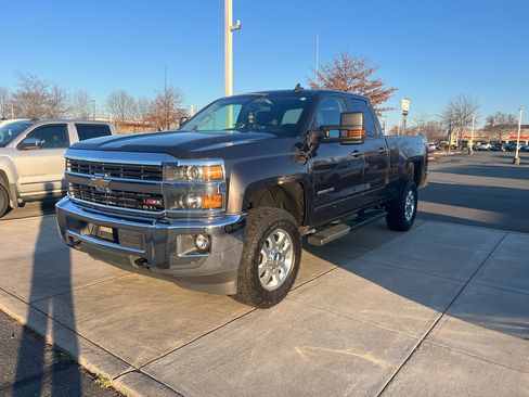Used 2015 Chevrolet Silverado 2500 LT w/ LT Convenience Package image 3