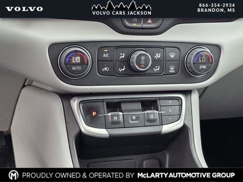 Used 2024 GMC Terrain SLE w/ Driver Convenience Package FWD image 19