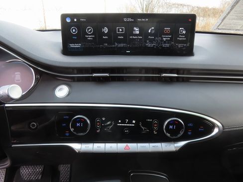 Used 2025 Genesis GV70 2.5T image 18