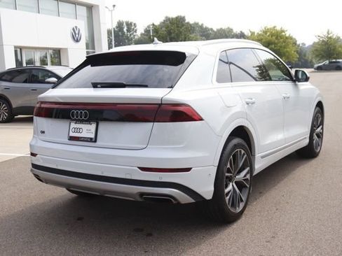 Used 2024 Audi Q8 Premium image 3