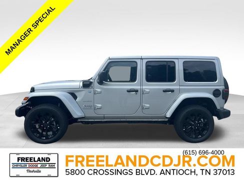 Used 2024 Jeep Wrangler Unlimited Sahara AWD/4WD image 4