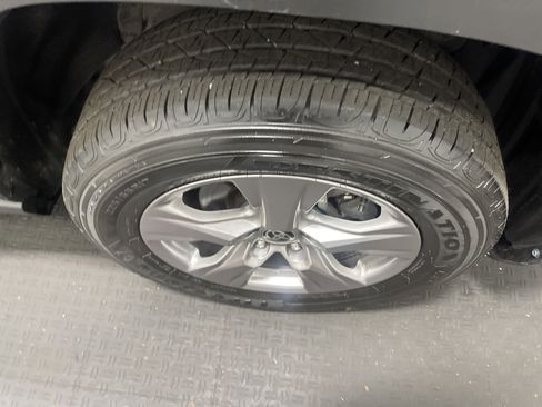 Used 2024 Toyota RAV4 XLE image 28