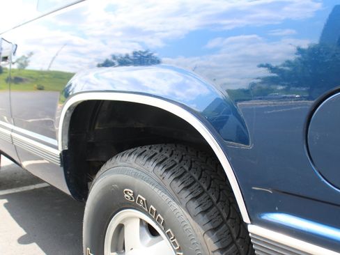 Used 1997 GMC Yukon 4WD 2-Door w/ Marketing Opt Pkg 2 image 11