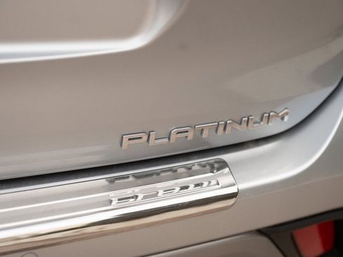 Used 2021 Toyota Highlander Platinum image 12