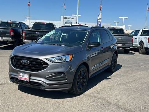 Certified 2022 Ford Edge SE w/ Black Appearance Package image 8