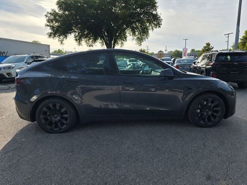 Used 2024 Tesla Model Y Long Range AWD/4WD image 3