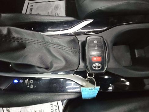 Used 2023 Toyota Corolla Cross XLE w/ Convenience Package FWD image 22