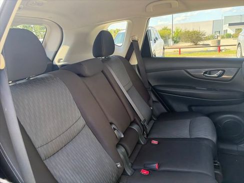 Used 2019 Nissan Rogue S w/ Special Edition Package FWD image 9
