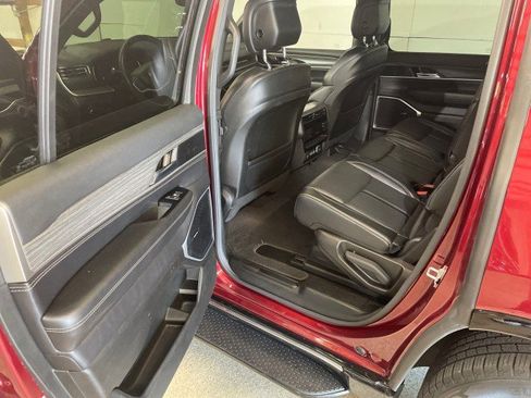 Used 2023 Jeep Wagoneer Series III w/ Preferred Equipment Group image 12