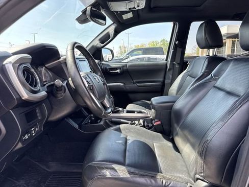 Used 2019 Toyota Tacoma Limited AWD/4WD image 11