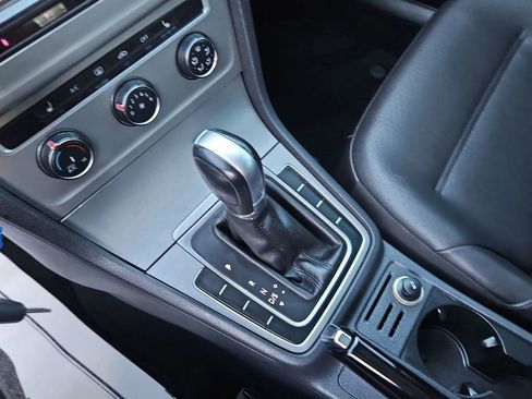 Used 2015 Volkswagen Golf SE w/ Golf Sport Package image 17