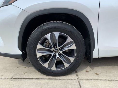 Used 2024 Toyota Highlander XLE image 36
