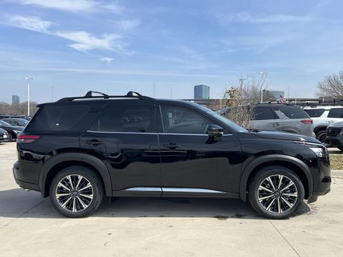 New 2026 Nissan Pathfinder Platinum image 3