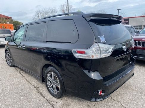 Used 2014 Toyota Sienna SE image 4