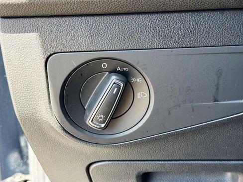 Used 2019 Volkswagen Tiguan SE w/ Panoramic Sunroof Package FWD image 34