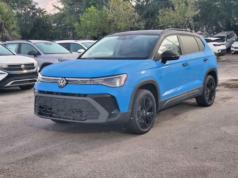 New 2026 Volkswagen Taos SE image 3