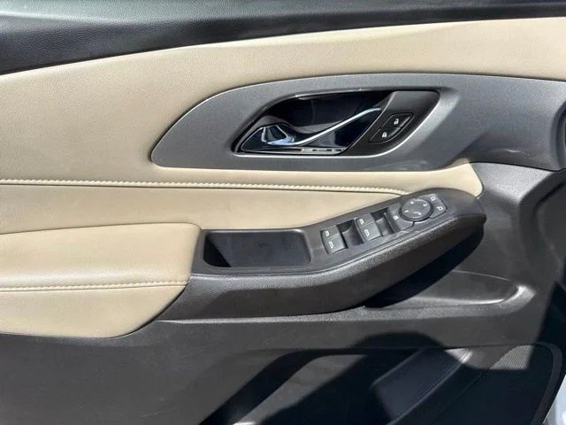 Used 2022 Chevrolet Traverse LS w/ Midnight/Sport Edition FWD image 18