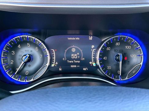 Used 2023 Chrysler Pacifica Touring-L image 27