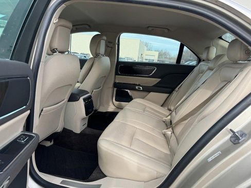 Used 2017 Lincoln Continental Select w/ Climate Package image 12