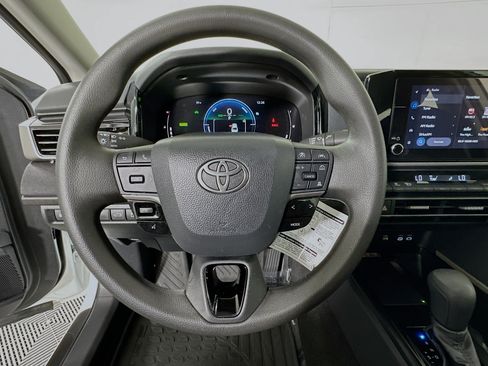 Used 2026 Toyota Camry LE FWD image 15
