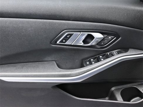 Used 2020 BMW 330i Sedan w/ Convenience Package image 11