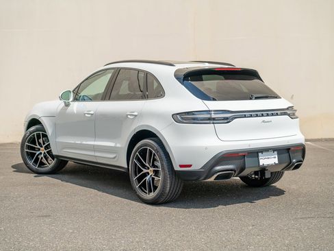 Certified 2025 Porsche Macan image 3