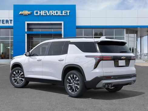 New 2026 Chevrolet Traverse LT w/ Sun and Wheel Package FWD image 3
