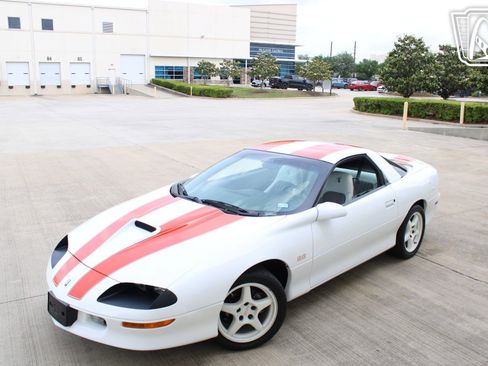 Used 1997 Chevrolet Camaro SS w/ Preferred Equipment Group 2 RWD image 23