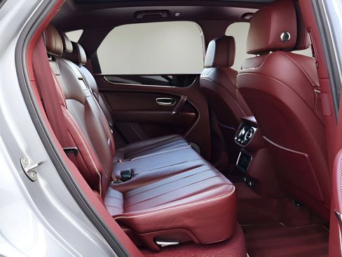 Used 2020 Bentley Bentayga AWD/4WD image 19