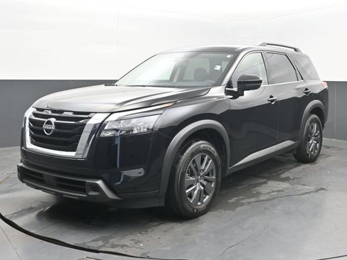 Used 2024 Nissan Pathfinder SV image 4